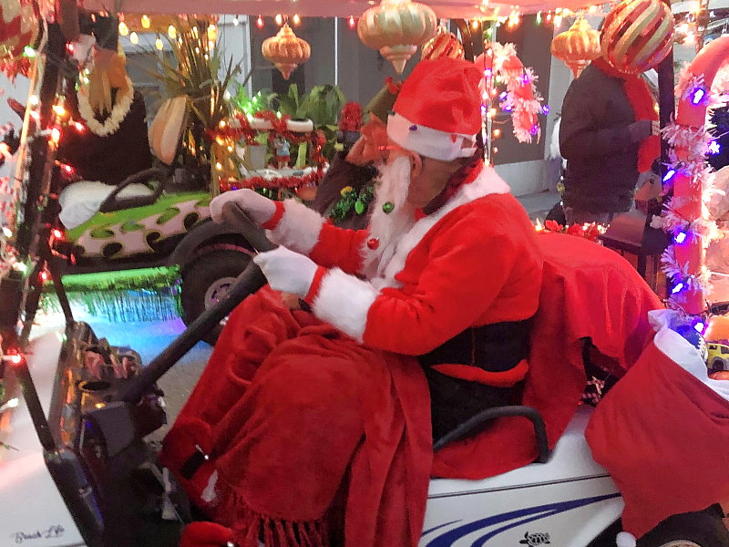 Christmas eve at Gulf to Bay 2022 - Slide 13